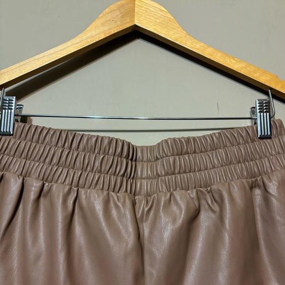 CI SONO Cappuccino Faux Leather Shorts, Elastic Waist, Pockets, NWT - Picture 3 of 6